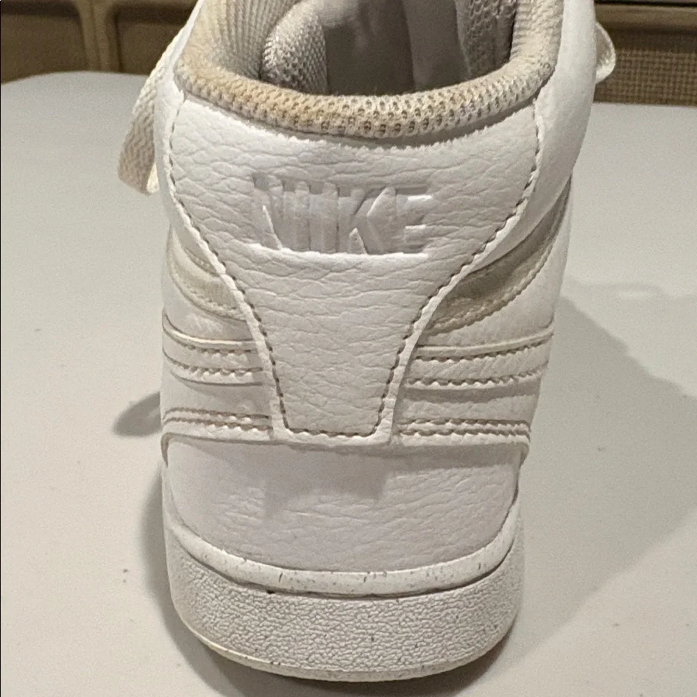 Nike Women’s Nike Court Vision Mid Sneaker. Size 7. White